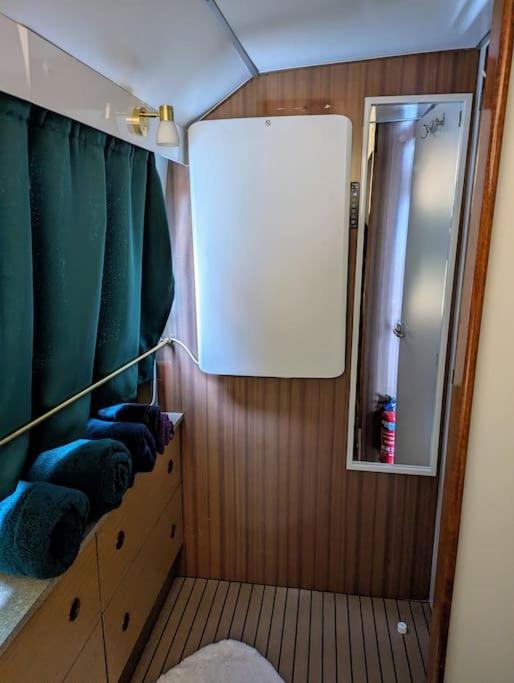 New Horizon - A Beautiful Boat Very Conveniently Located In Chelmsford City Exterior photo